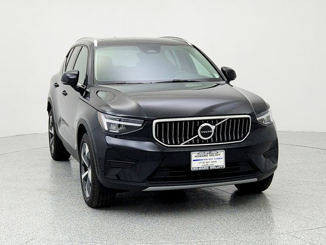 2025 Volvo XC40 Core photo 2