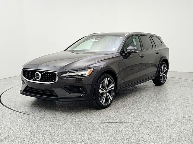 2025 Volvo V60 Cross Country B5 Plus AWD's photo