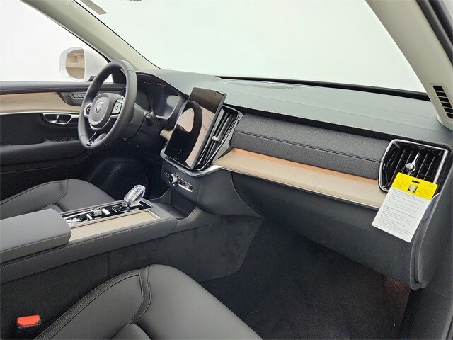 2025 Volvo XC90 Plus - Photo 21