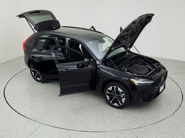 2026 Volvo XC60 Plus - Photo 33