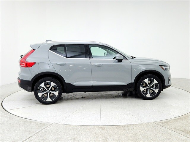 2025 Volvo XC40 Core photo 4