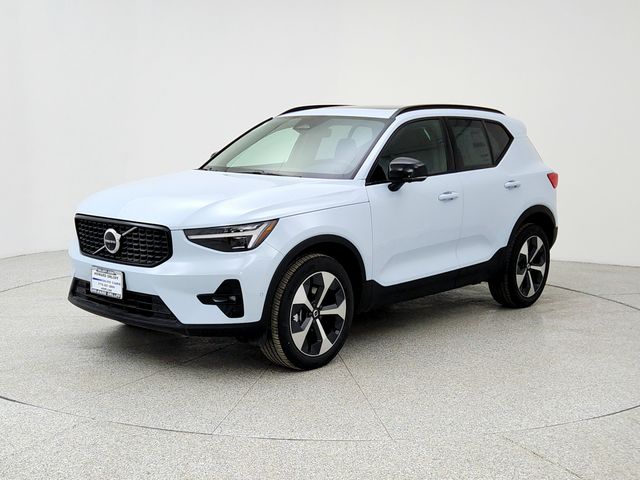 2026 Volvo XC40 B5 Plus Dark AWD's photo