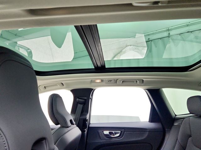 2026 Volvo XC60 Plus - Photo 21