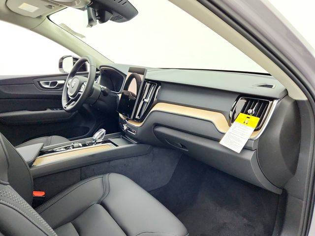 2026 Volvo XC60 Plus - Photo 13
