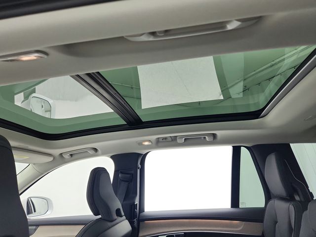2025 Volvo XC90 Plus - Photo 26