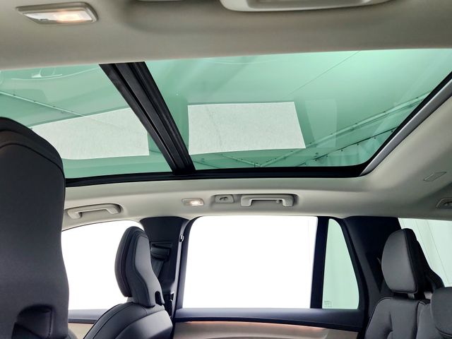 2025 Volvo XC90 Plus - Photo 18