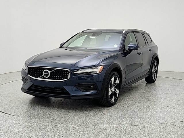 2025 Volvo V60 Cross Country