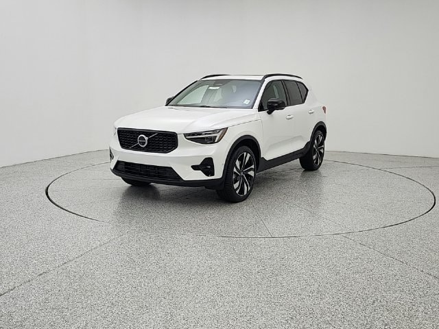 2025 Volvo XC40