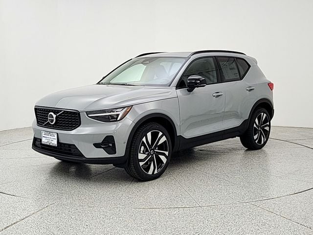 2026 Volvo XC40 B5 Plus Dark AWD's photo