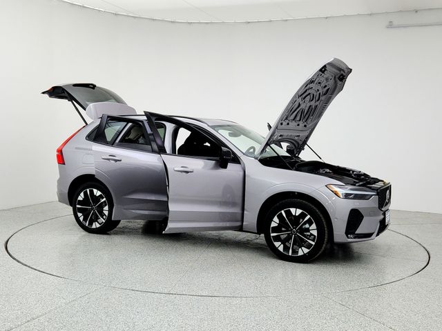 2026 Volvo XC60 Plus - Photo 10