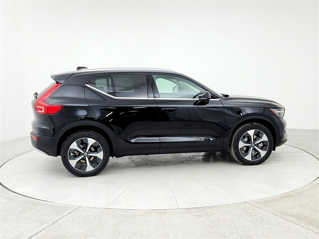 2025 Volvo XC40 Core photo 4