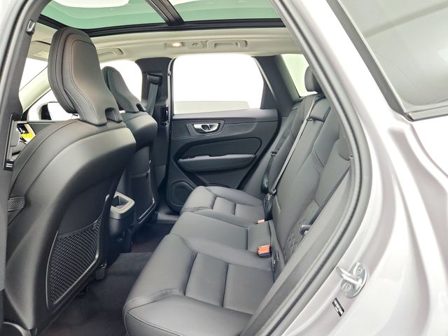 2026 Volvo XC60 Plus - Photo 24