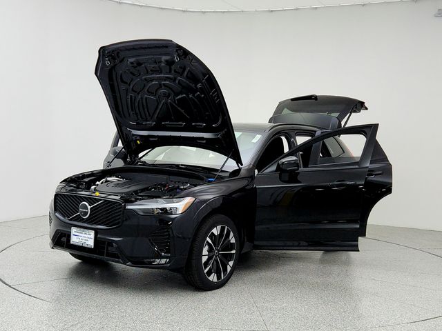 2026 Volvo XC60 Plus - Photo 8