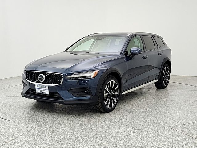 2026 Volvo V60 Cross Country B5 Ultra AWD's photo