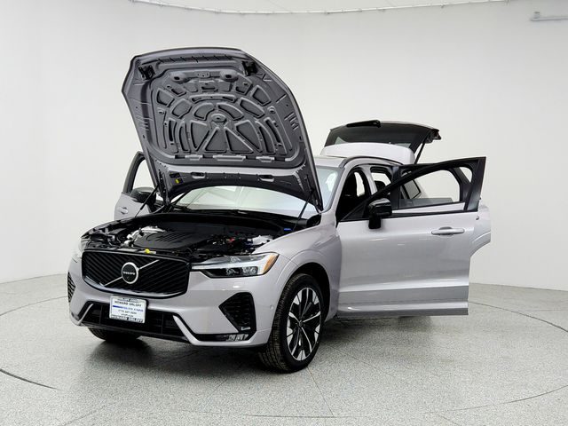 2026 Volvo XC60 Plus - Photo 9