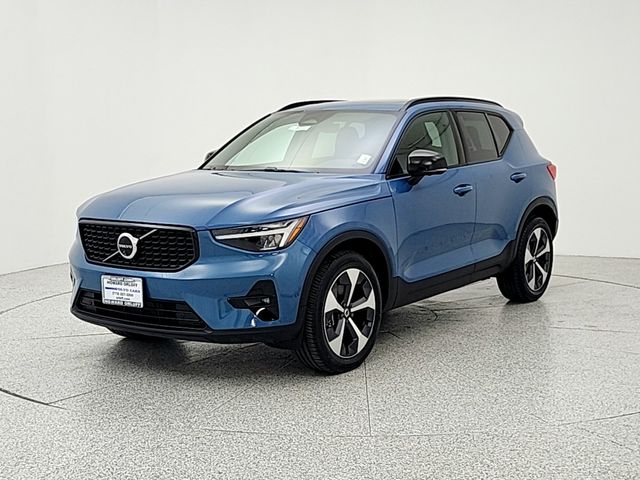 2025 Volvo XC40 B5 Plus Dark AWD's photo