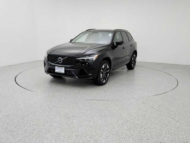 2026 Volvo XC60 Plus's photo
