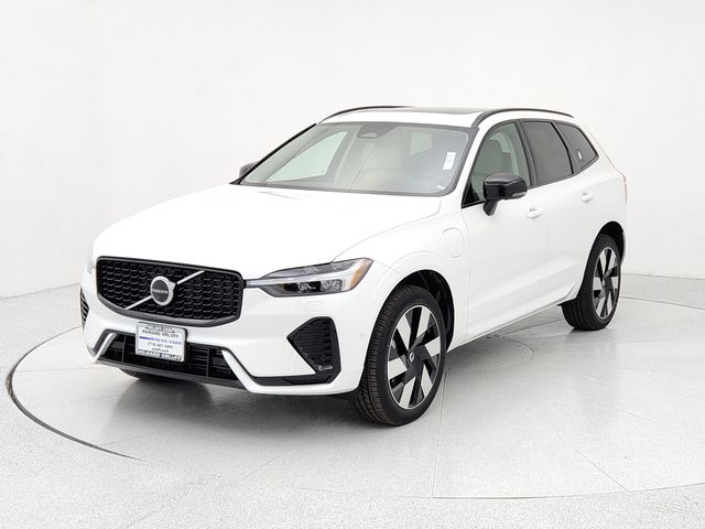 2024 Volvo XC60 Plus's photo
