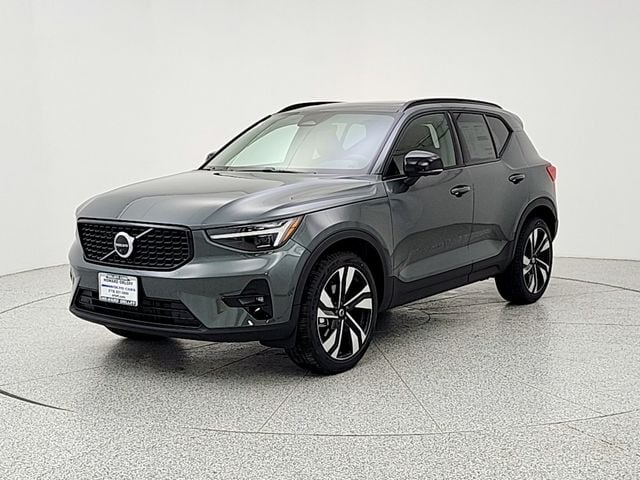 2026 Volvo XC40 B5 Plus Dark AWD's photo
