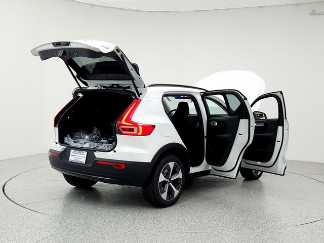 2026 Volvo XC40 Plus - Photo 11