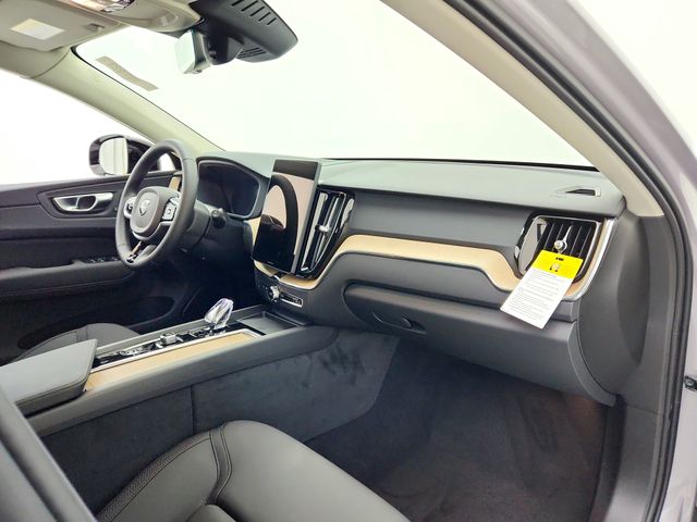2026 Volvo XC60 Plus - Photo 13