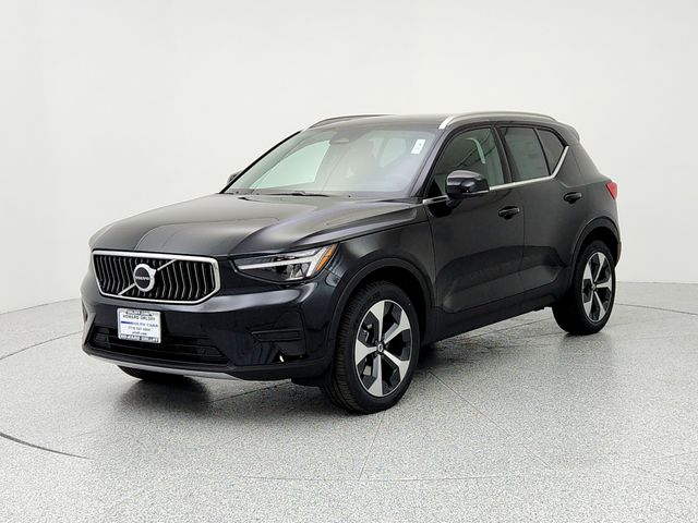 2025 Volvo XC40 Core's photo