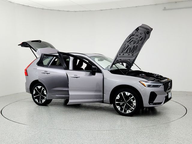 2026 Volvo XC60 Plus - Photo 10
