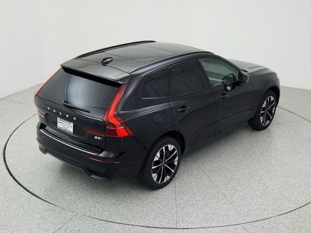 2026 Volvo XC60 Plus - Photo 14
