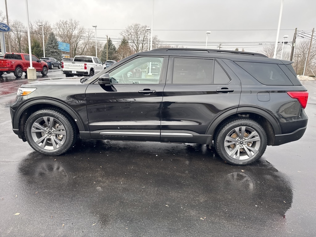 2023 Ford Explorer XLT photo 3