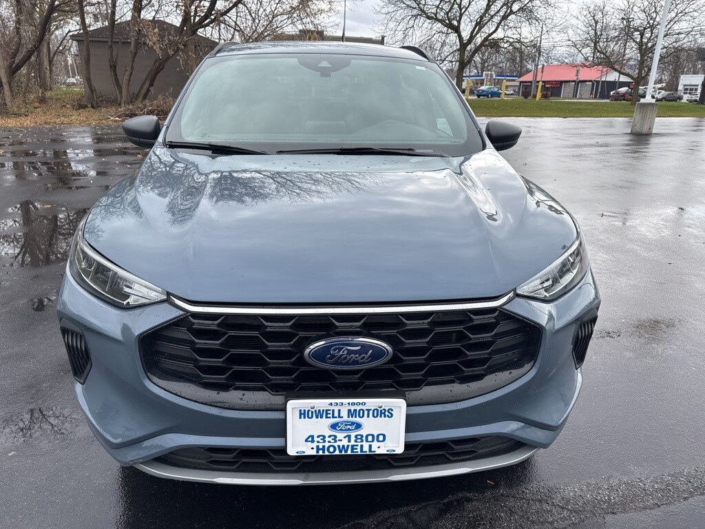 2023 Ford Escape ST-Line photo 2
