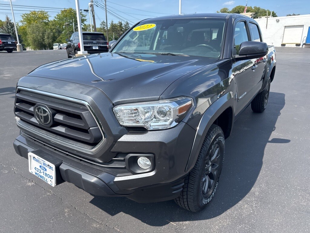 2022 Toyota Tacoma SR5 Short Bed photo 3