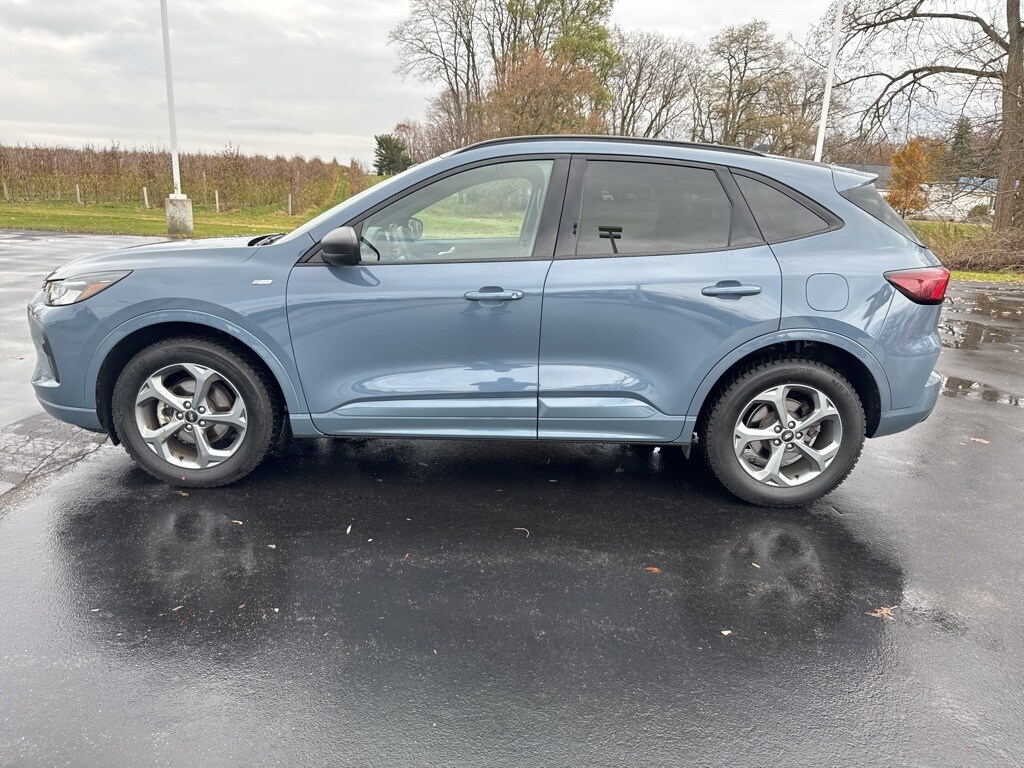 2023 Ford Escape ST-Line photo 4