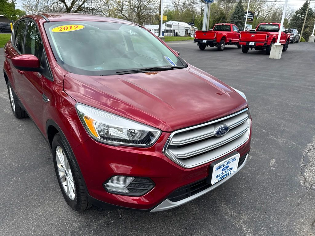 Used 2019 Ford Escape SE with VIN 1FMCU9GD1KUA03480 for sale in Lockport, NY
