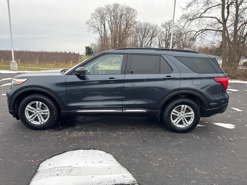 2023 Ford Explorer XLT photo 3