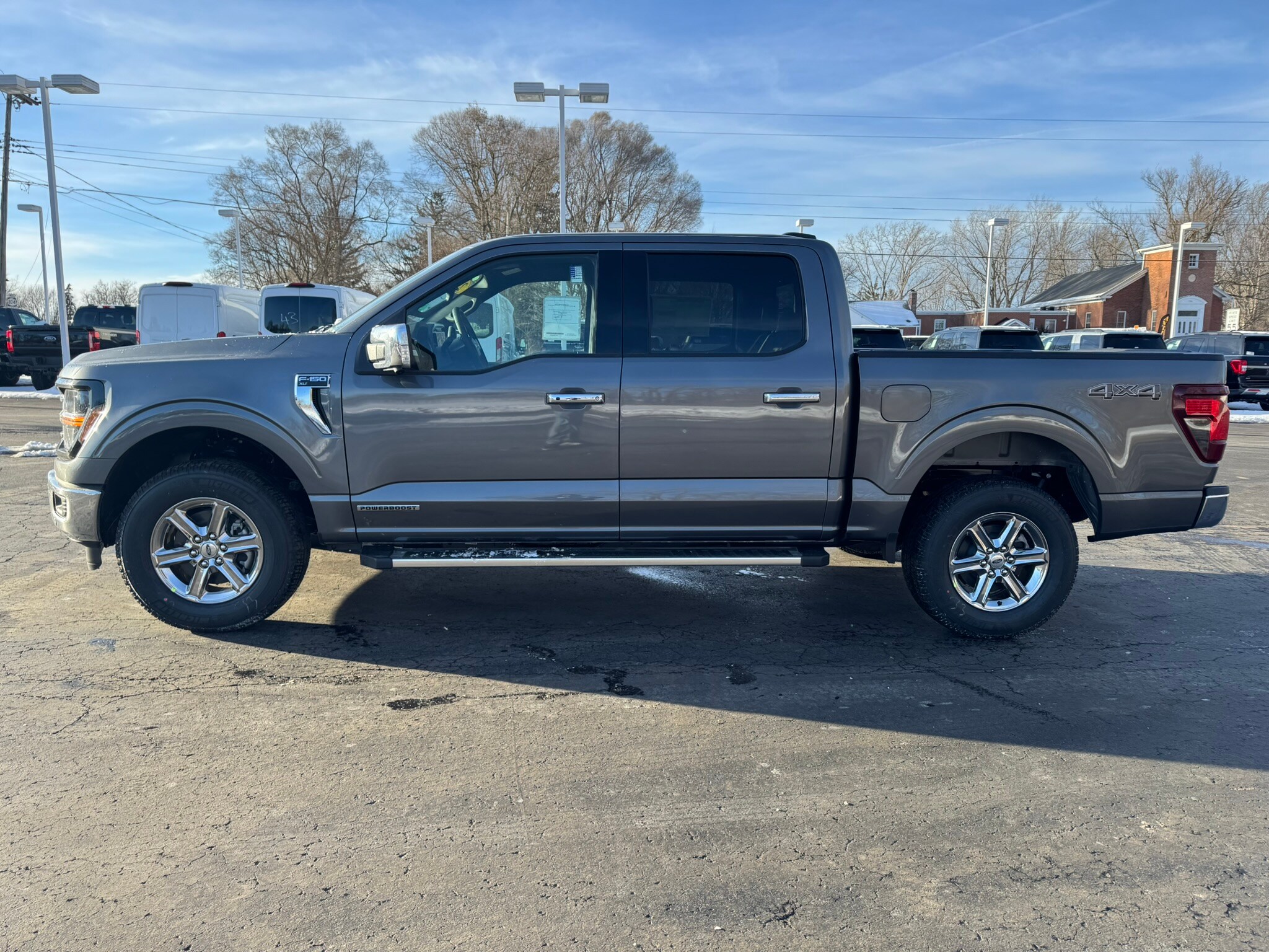 2025 Ford F-150 XLT photo 4