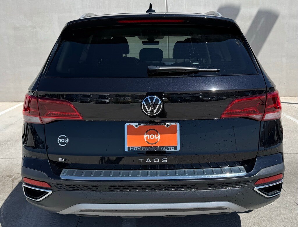 2024 Volkswagen Taos SE photo 3
