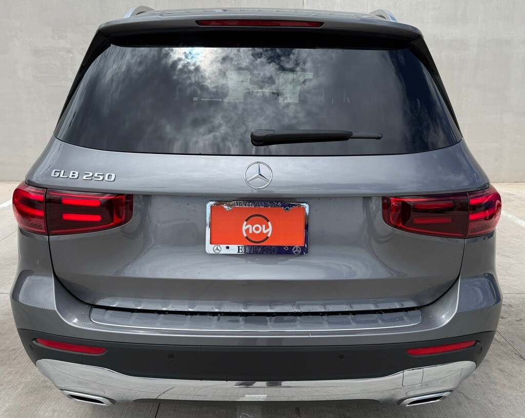 2024 Mercedes Benz GLB 250 photo 3