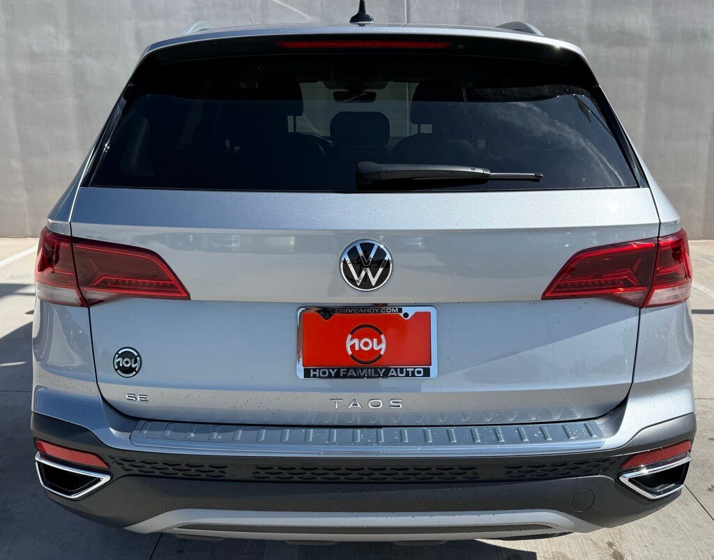 2024 Volkswagen Taos SE photo 3