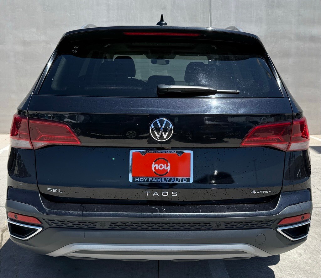 2022 Volkswagen Taos SEL photo 2