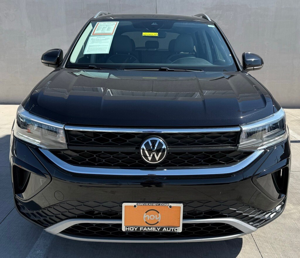 2024 Volkswagen Taos SE photo 2