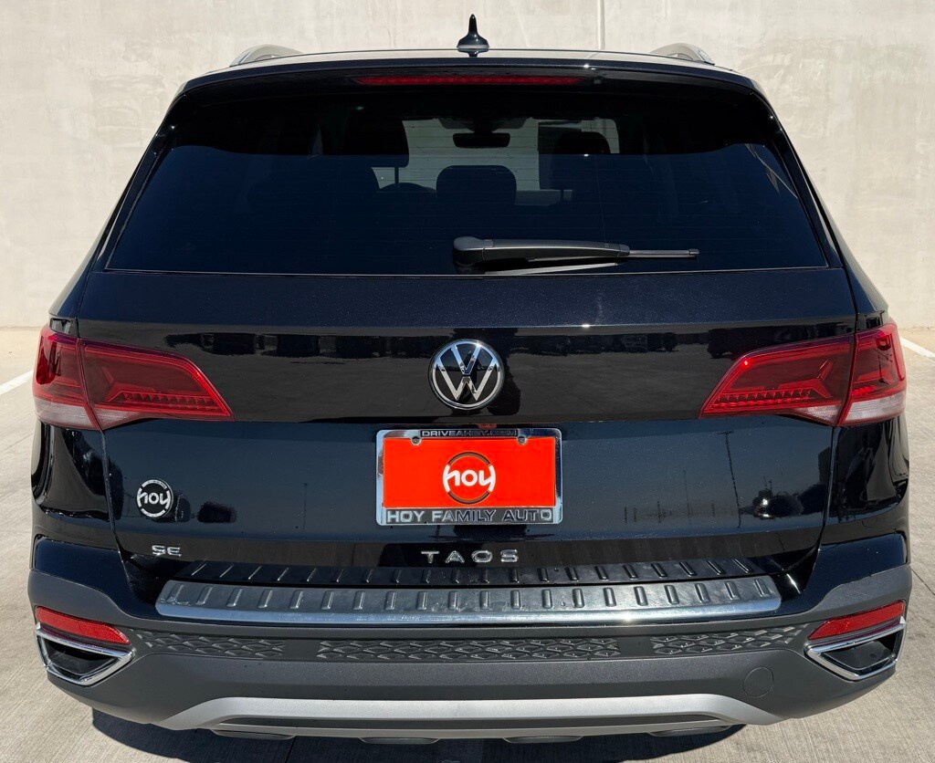 2024 Volkswagen Taos SE photo 3