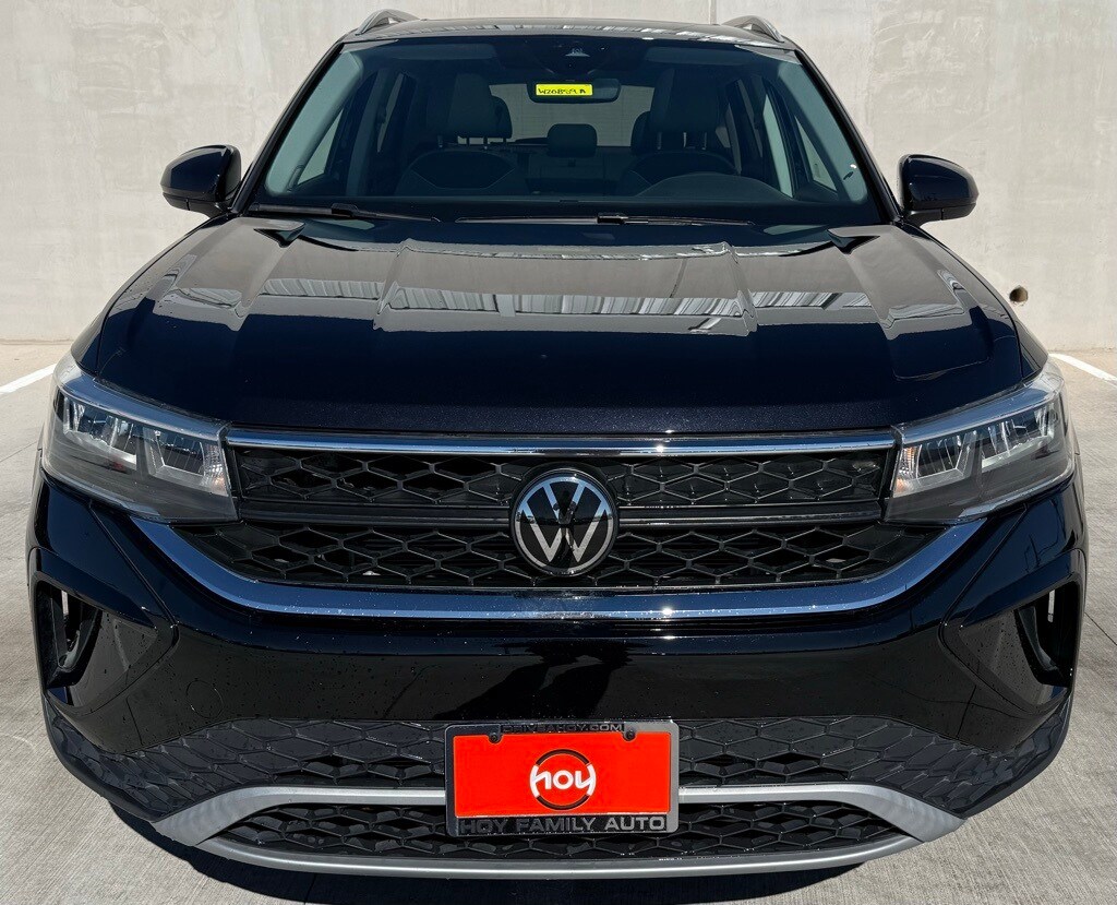 2024 Volkswagen Taos SE photo 2