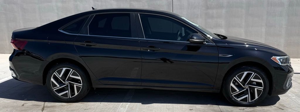Used 2024 Volkswagen Jetta 1.5T SEL Sedan