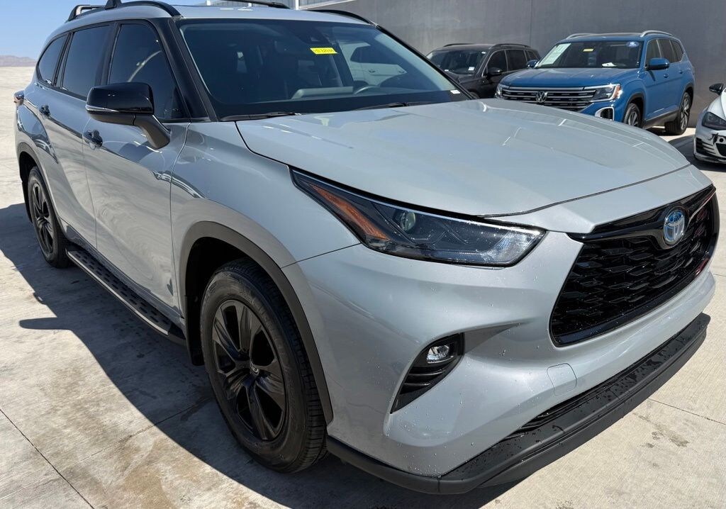 Used 2024 Toyota Highlander Hybrid XLE SUV