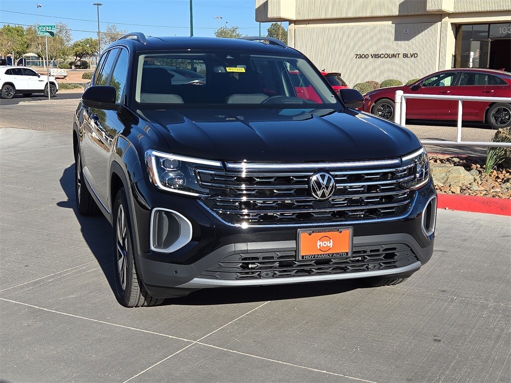 2025 Volkswagen Atlas SEL photo 2