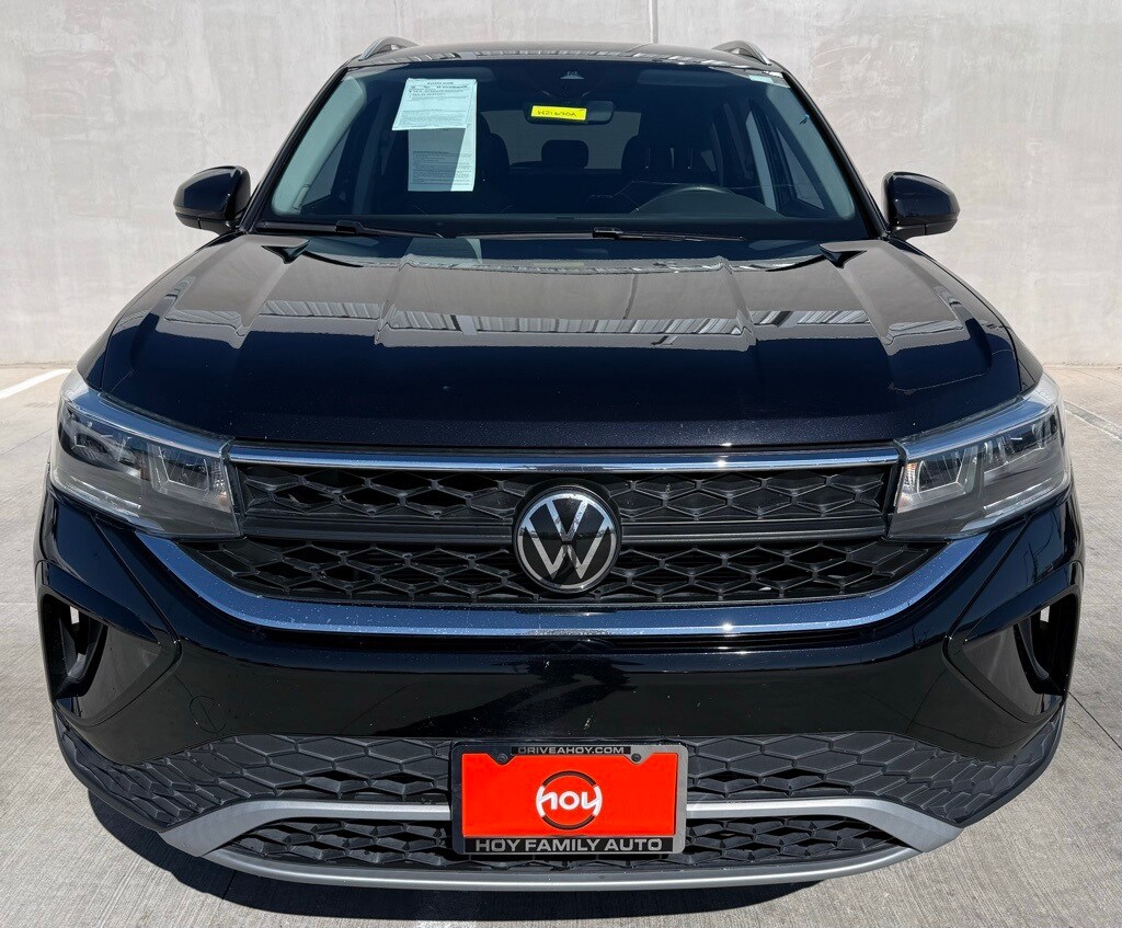 2024 Volkswagen Taos SE photo 2