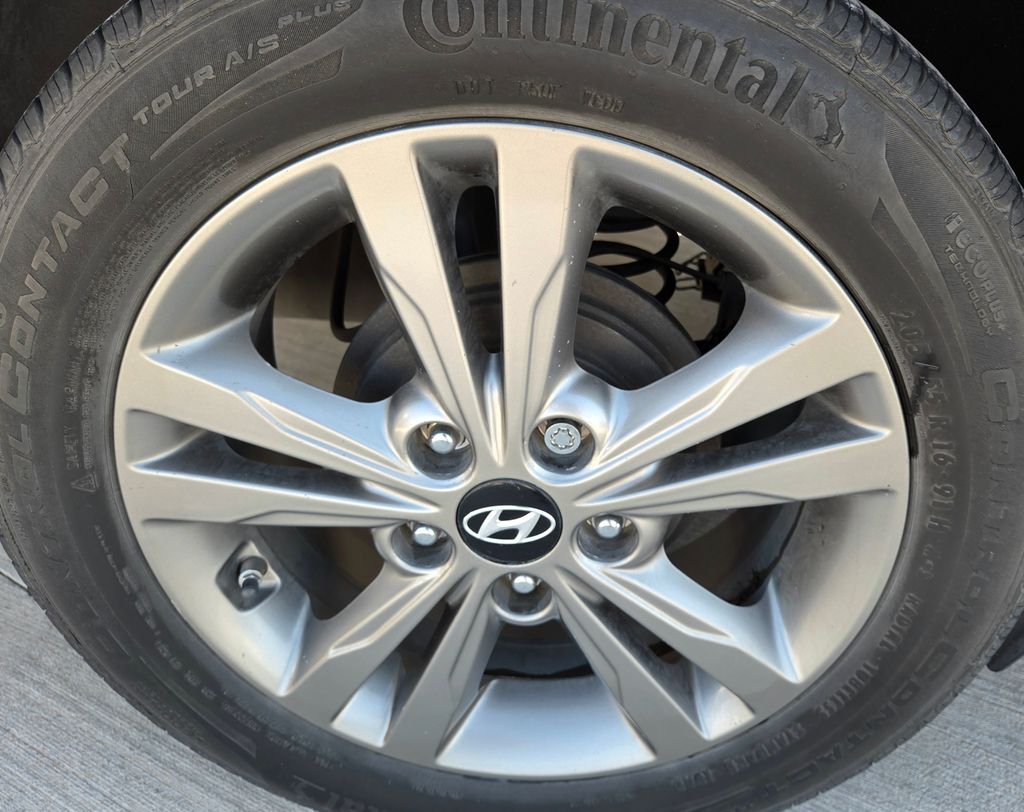 2017 Hyundai Elantra Value Edition - Photo 9