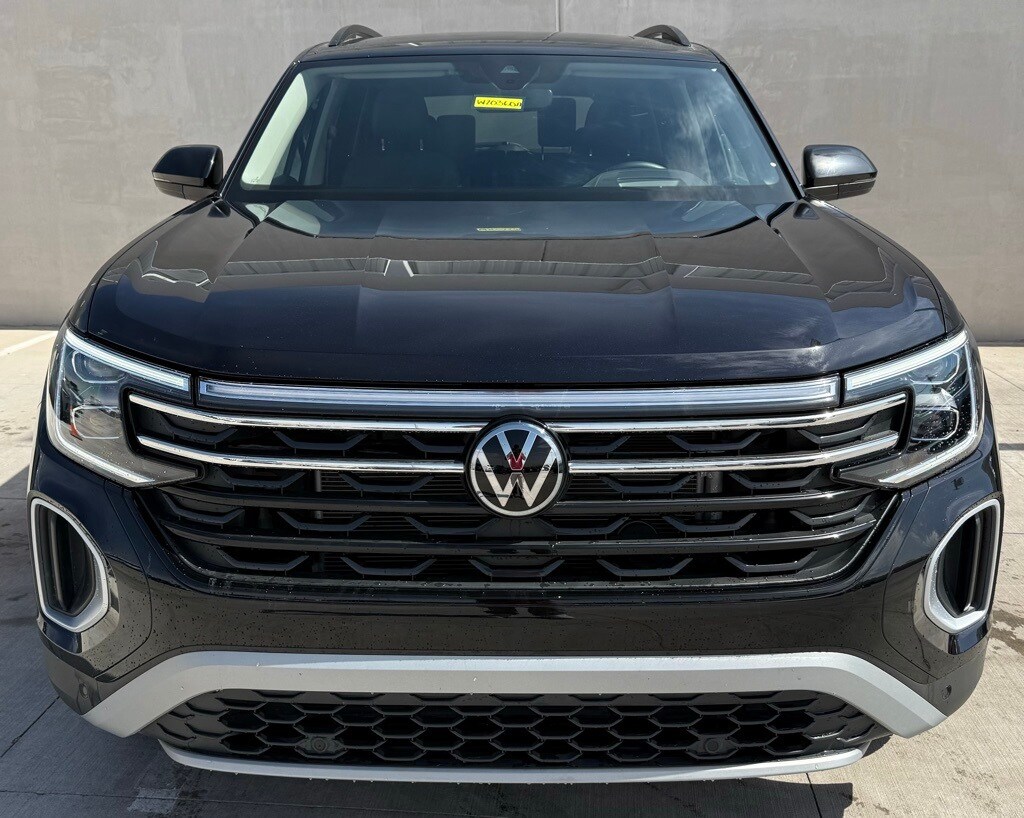 2024 Volkswagen Atlas Peak Edition SEL photo 2