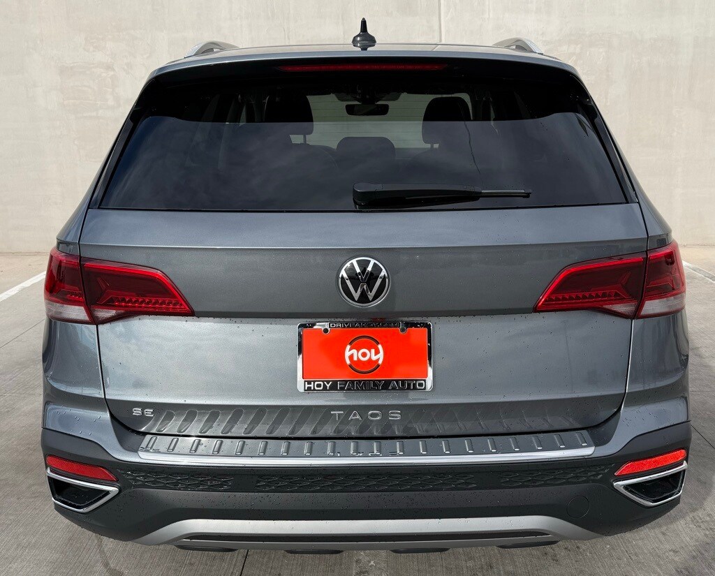 2024 Volkswagen Taos SE photo 4