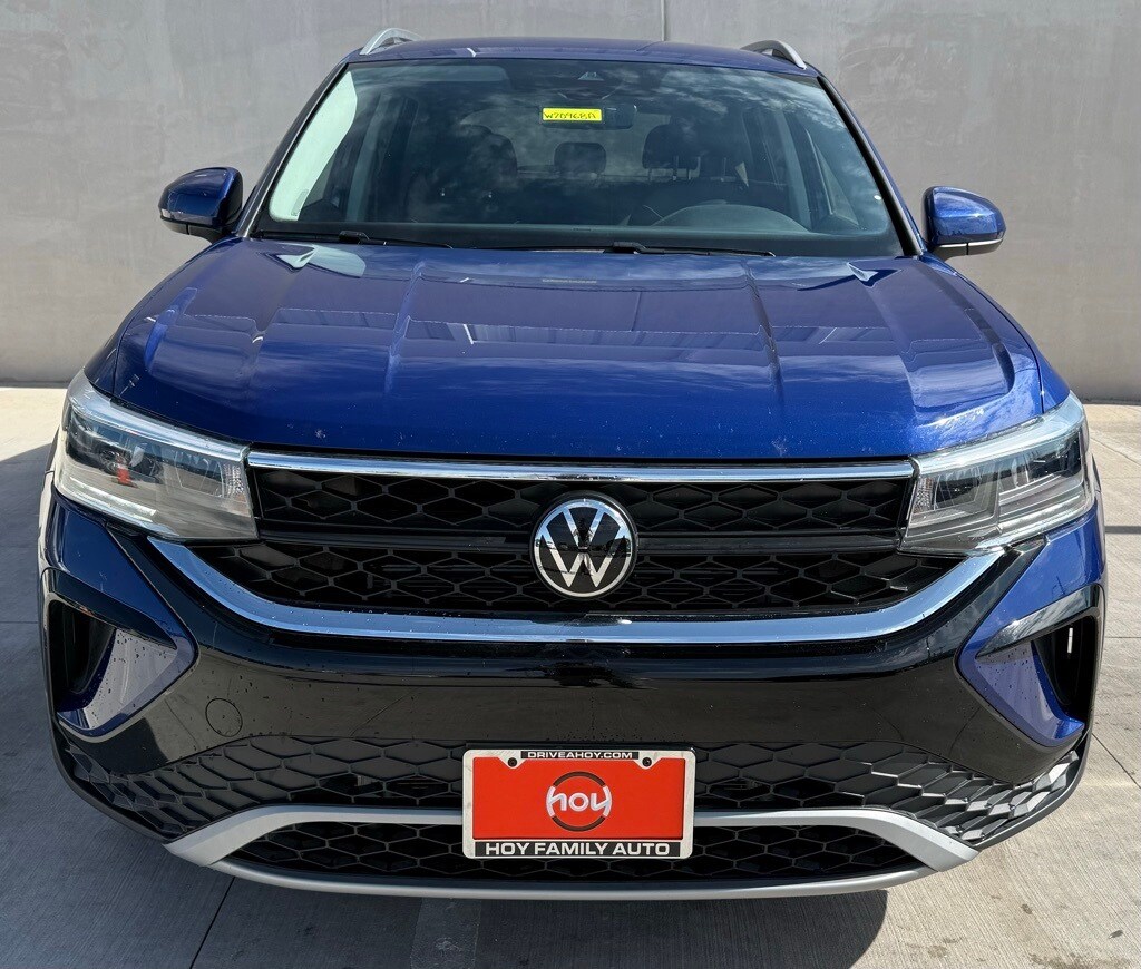 2024 Volkswagen Taos SE photo 2